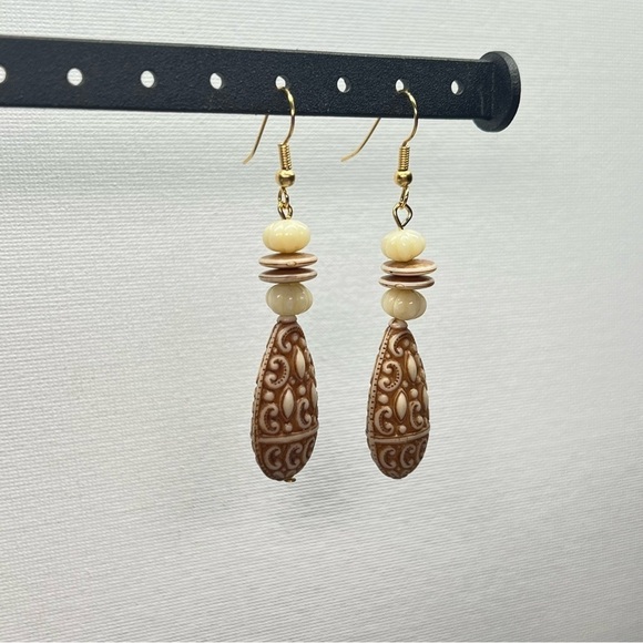 VINTAGE Acrylic/Wood Beaded Dangle Hook Earrings with Hematite Beads - Picture 6 of 8